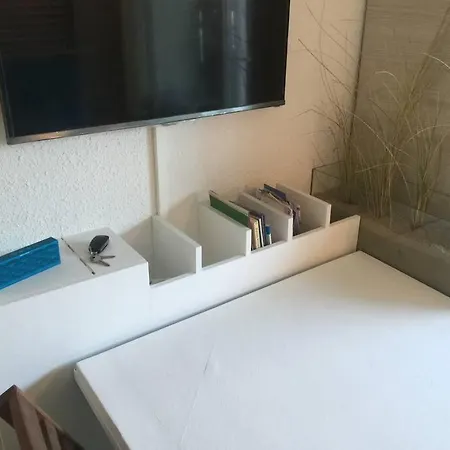 De La